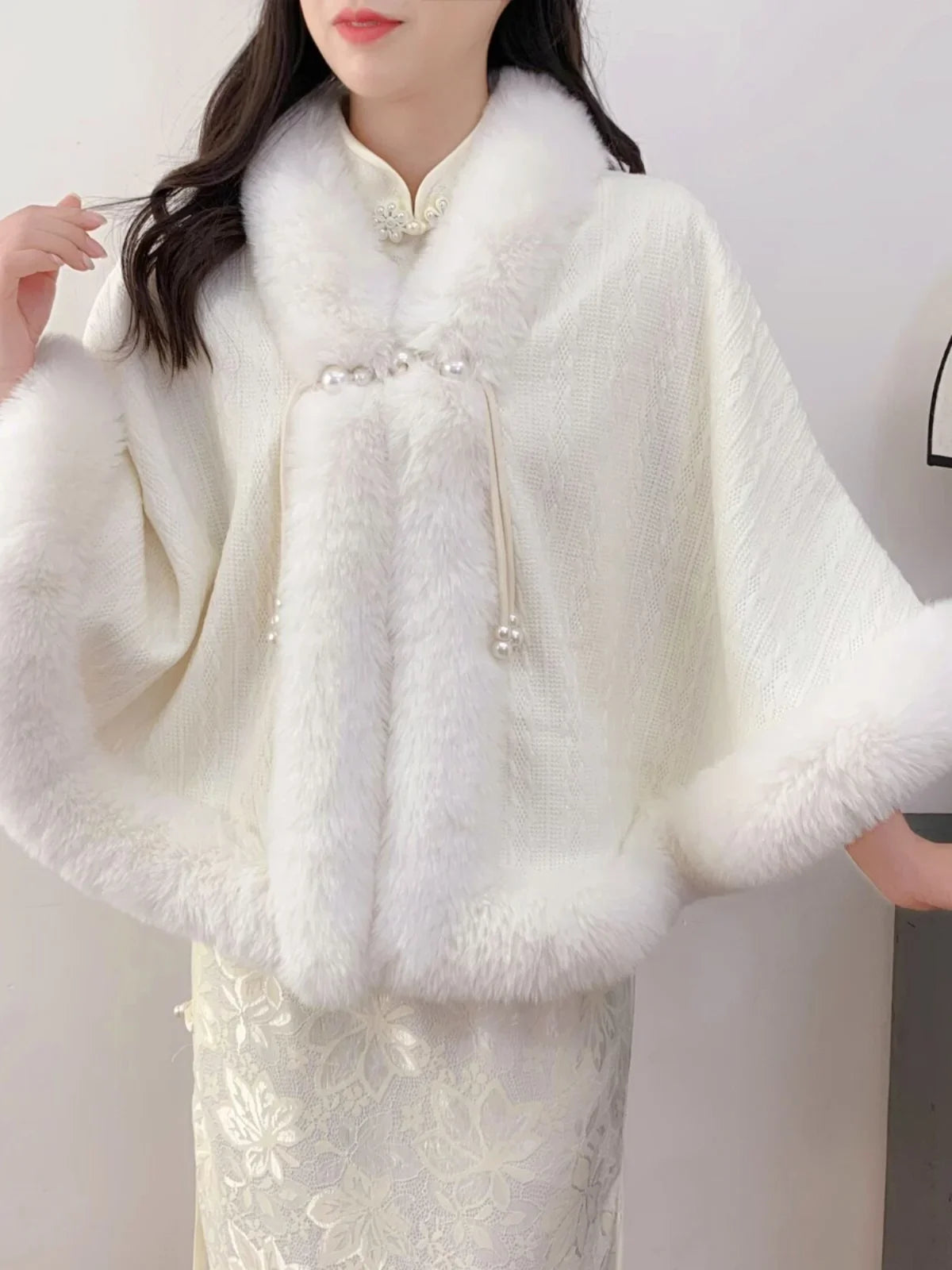 Small cape shawl jacket women's autumn and winter short solid color velvet thickened Rex rabbit fur collar sleeveless cheongsam